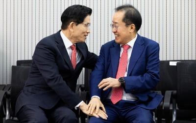 홍준표 "여기서 물러서면 바보" 김문수 "단일화 내가 주도"