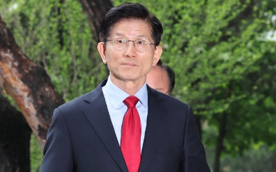 '후보 취소 효력정지' 가처분 김문수…'묵묵부답' 법원 입장