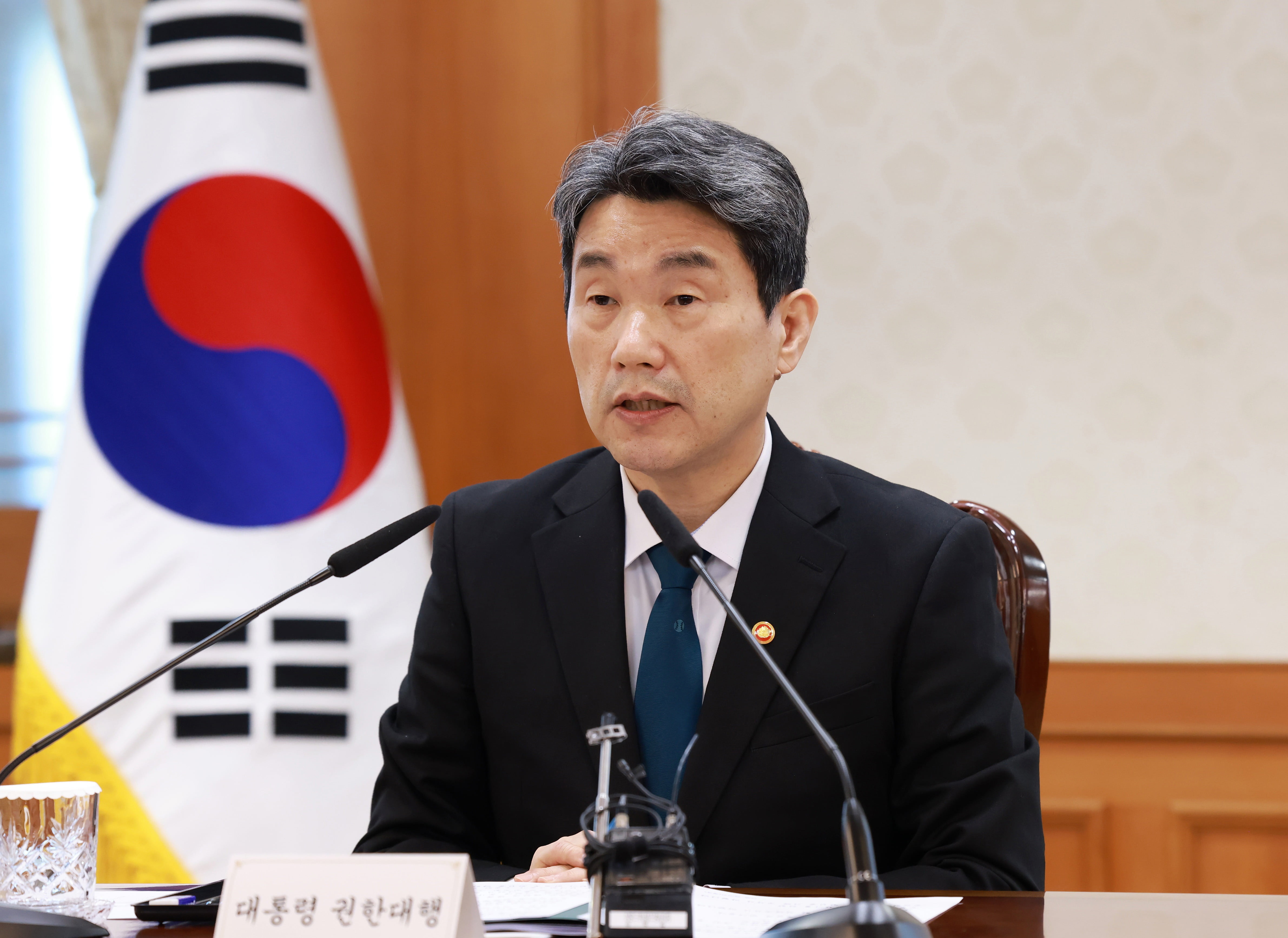 이주호 대통령 권한대행이 12일 서울 종로구 정부서울청사에서 열린 제21대 대통령선거 대비 공명선거 관계장관 회의에서 발언하고 있다. 교육부 제공