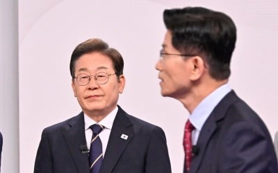 김문수 "주52시간 예외, 왜 안 했냐" vs 이재명 "어쩌라는 말씀이냐"