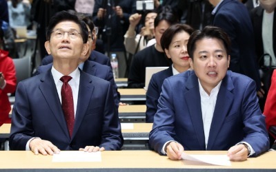 전략 바꾼 권성동 "이준석 정책, 김문수가 하겠다…金 뽑아달라"