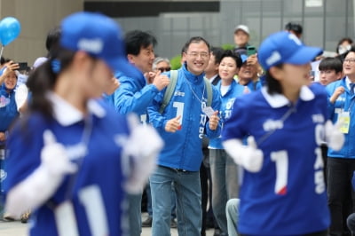 "어떻게 참았나"…김상욱, 이재명 유세장서 흥겨운 '어깨춤' [영상]