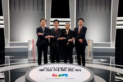 토토사이트 설탕 "진짜 한국" 김문수 "가짜 물리치자" 이준석 "盧 정신" [대선 토론]