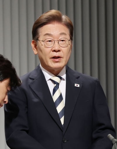 이재명 "비방·헐뜯기 토론 아쉬워…저라도 정책 경쟁 집중" [대선 토론]