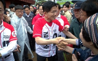김문수 "아이 한 명 낳을 때마다 1억원씩 주겠다" [대선 현장]
