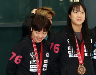 신유빈·유한나, 복식조 결성 2개월만에 세계랭킹 10위권