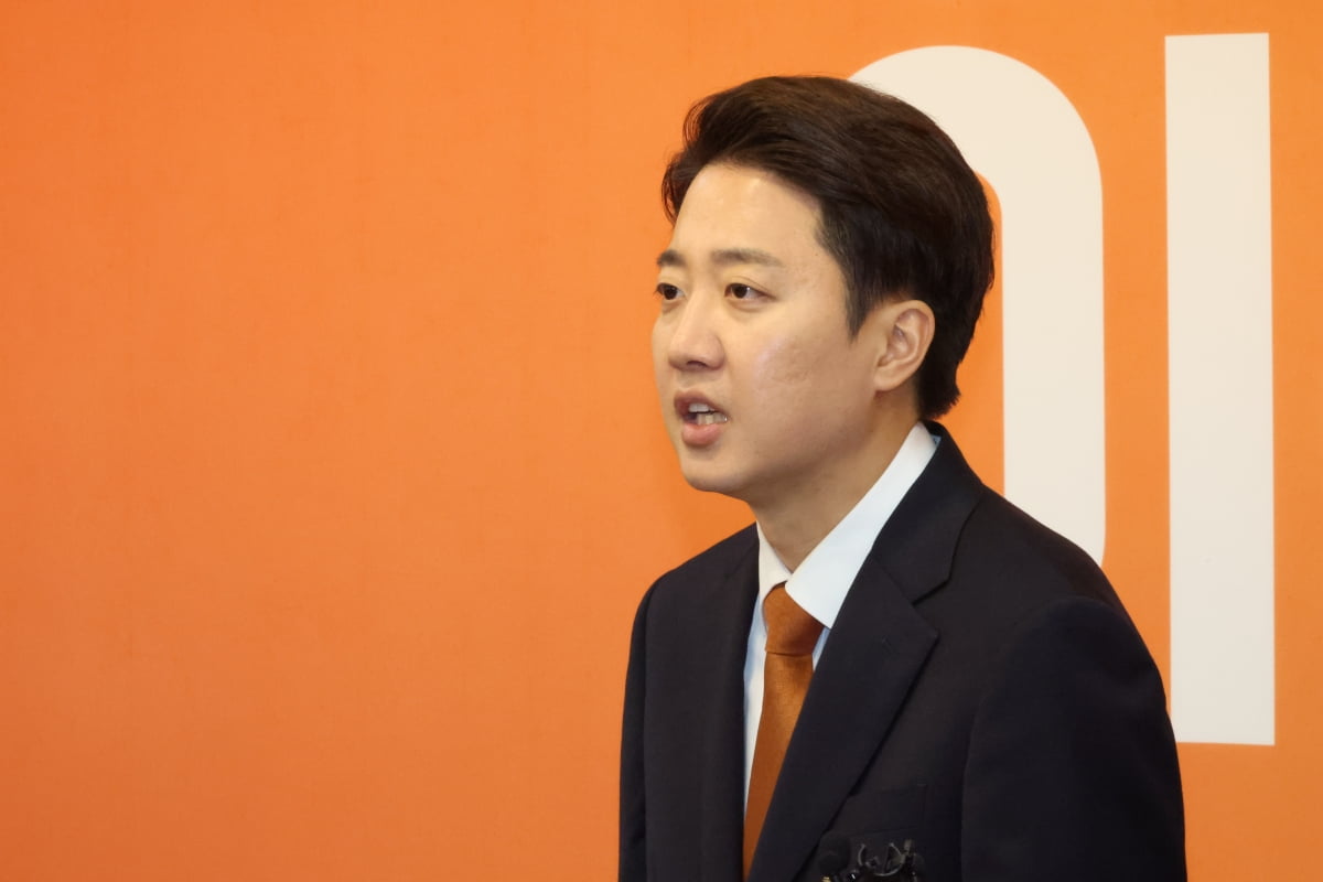 sa 토토사이트 개혁신당 대통령 후보가 29일 오전 서울 여의도 국회에서 긴급 기자회견을 하고 있다. / 사진=뉴스1