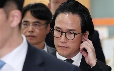 [속보] 조현범 회장, 법정구속…'200억대 횡령·배임 혐의' 징역 3년
