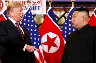 트럼프, 김정은과 대화 채널 복구 시도…남북경협주 강세