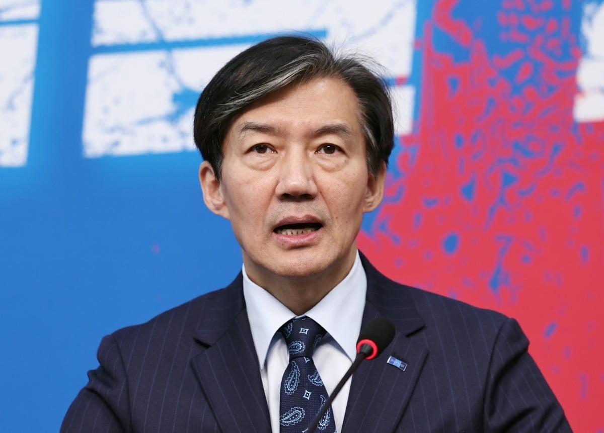 조국, 서울대 해임 불복 소송 취하…"교수직 연연 안 해"