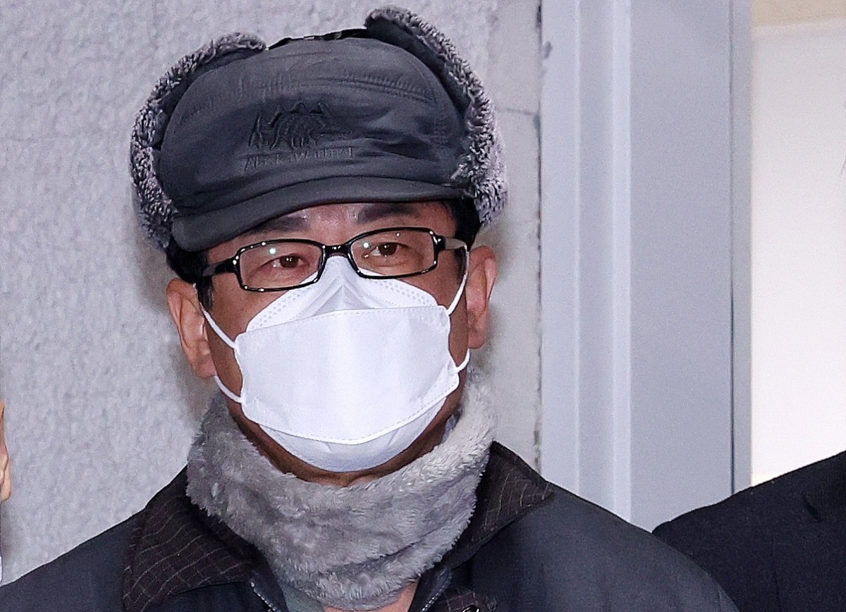 12·3 비상토토사이트 메인 디자인 사태를 사전에 모의한 혐의를 받는 노상원 전 정보사령관이 지난해 12월 24일 서울 은평구 서부경찰서에서 검찰로 송치되는 모습. /사진=뉴스1
