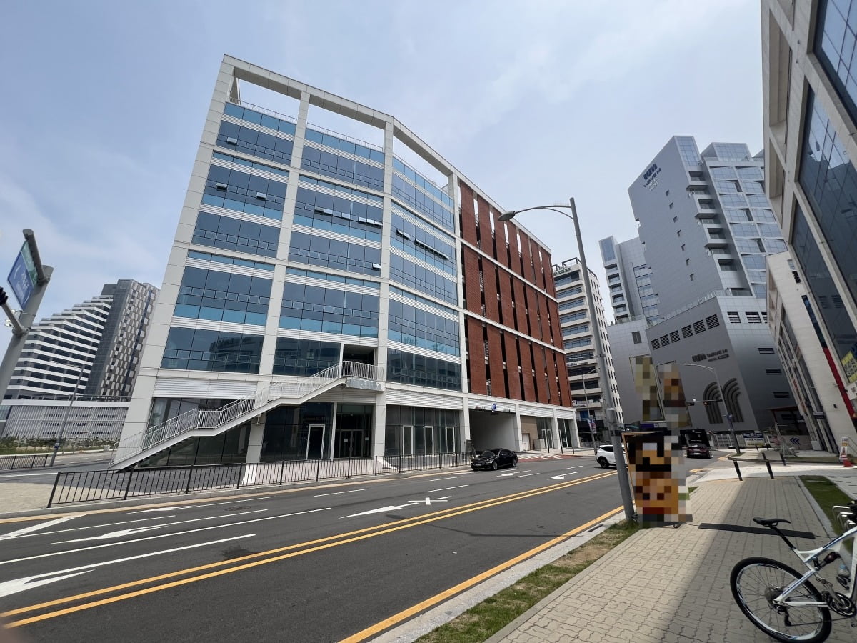 토토사이트 더베이섬 일대 상가 모습. 텅텅 빈 상가가 보인다. 사진=손주형 기자