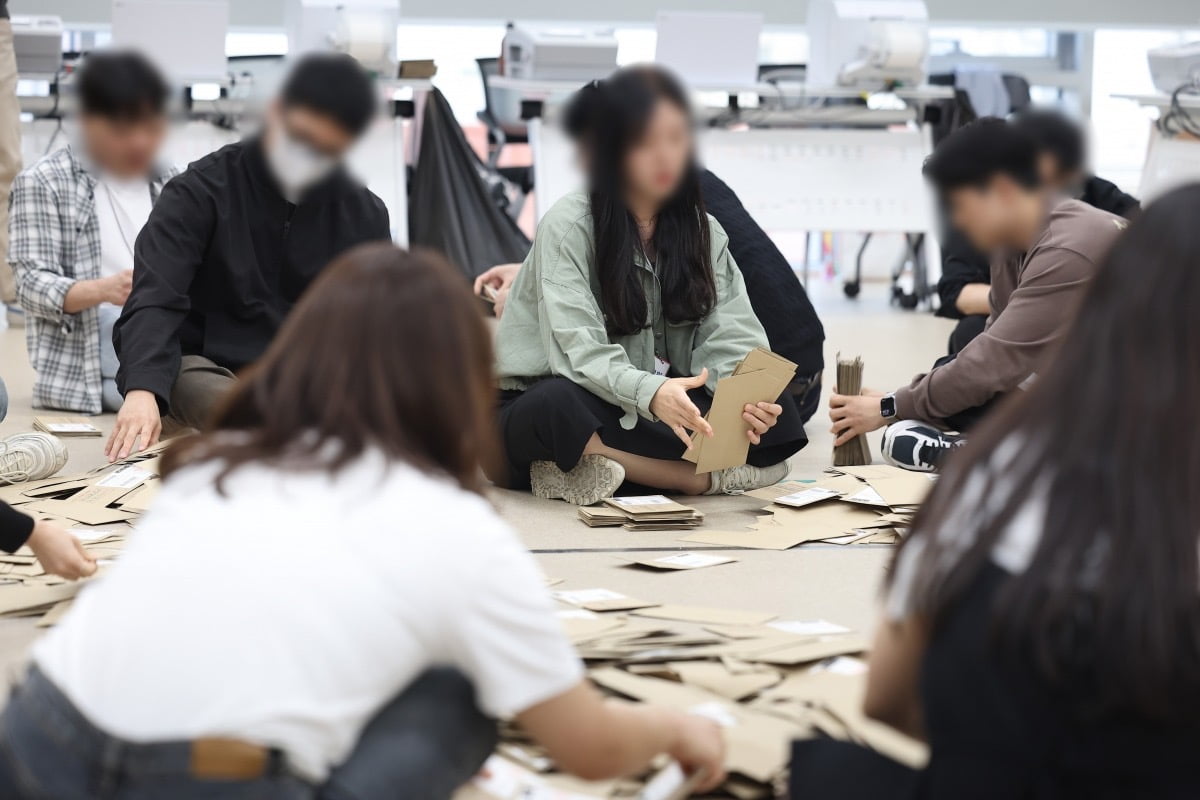 21대 대통령 누가 될까…선관위 "당일 자정쯤 결과 나올 듯"