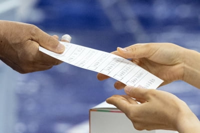 강원도서 직인 안 찍힌 용지로 10명 기표…선관위 "실수"