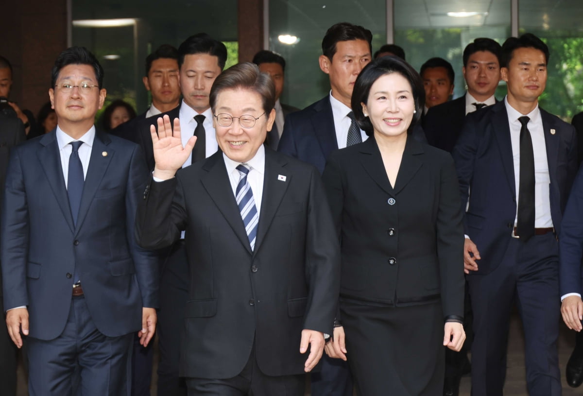 토토사이트 순위 대통령, 주민들 환송받으며 사저 출발