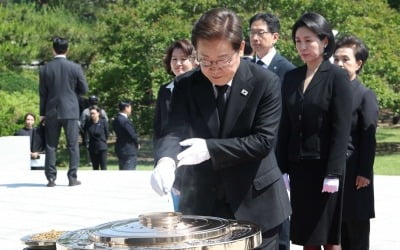이재명 대통령, 현충원 참배