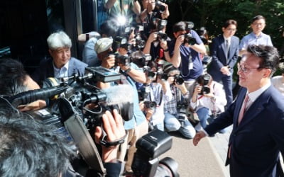 김민석 국무총리 후보자, '함박미소 지으며 출근'