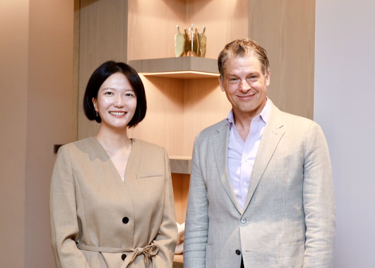 지난 3일 최수연 네이버 CEO와 그렉 피터스 넷플릭스 공동 CEO가 LA 넷플릭스 본사에서 만남을 가졌다. 사진=네이버 