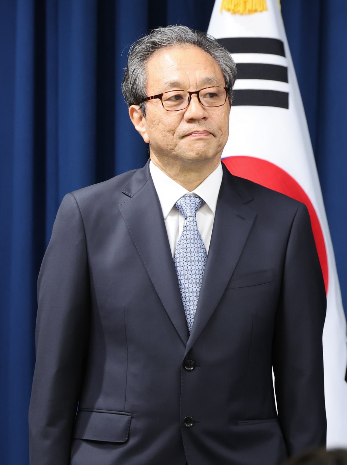대통령실 사회수석으로 임명된 문진영 서강대 교수가 6일 서울 용산구 대통령실 청사에서 열린 수석비서관 인선 발표에 참석해 있다. 뉴스1