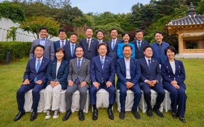 李 대통령, 與 지도부와 관저에서 첫 만찬…"겸손하게 국정 운영"