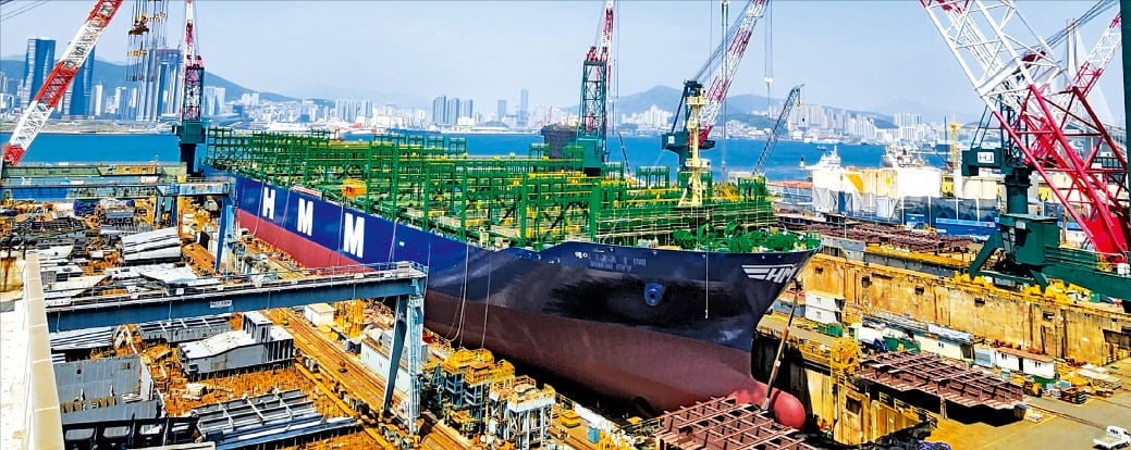 韓 조선 효자였던 LNG 선박의 반전 … 수주 절벽 직면했다 [김우섭의 헤비리포트]