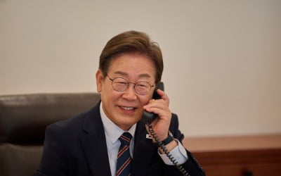 李대통령-이시바 총리, 첫 통화…"한미일 협력 틀 안에서 위기 대응 노력" [종합]