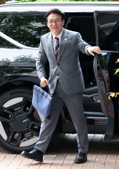 [포토] 김민석 총리후보자 청문회 준비 사무실로 출근