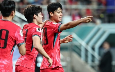 홍명보 '젊은 피' 전략 통했다…한국, 월드컵 본선행 자축 '4-0 대승'