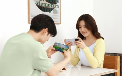 '가성비 삼성폰' 14억명의 선택은?…국내 상륙 화제작 뭐길래