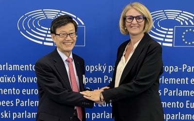 윤진식 무협 회장, 브뤼셀서 EU 통상 '아웃리치' 나서