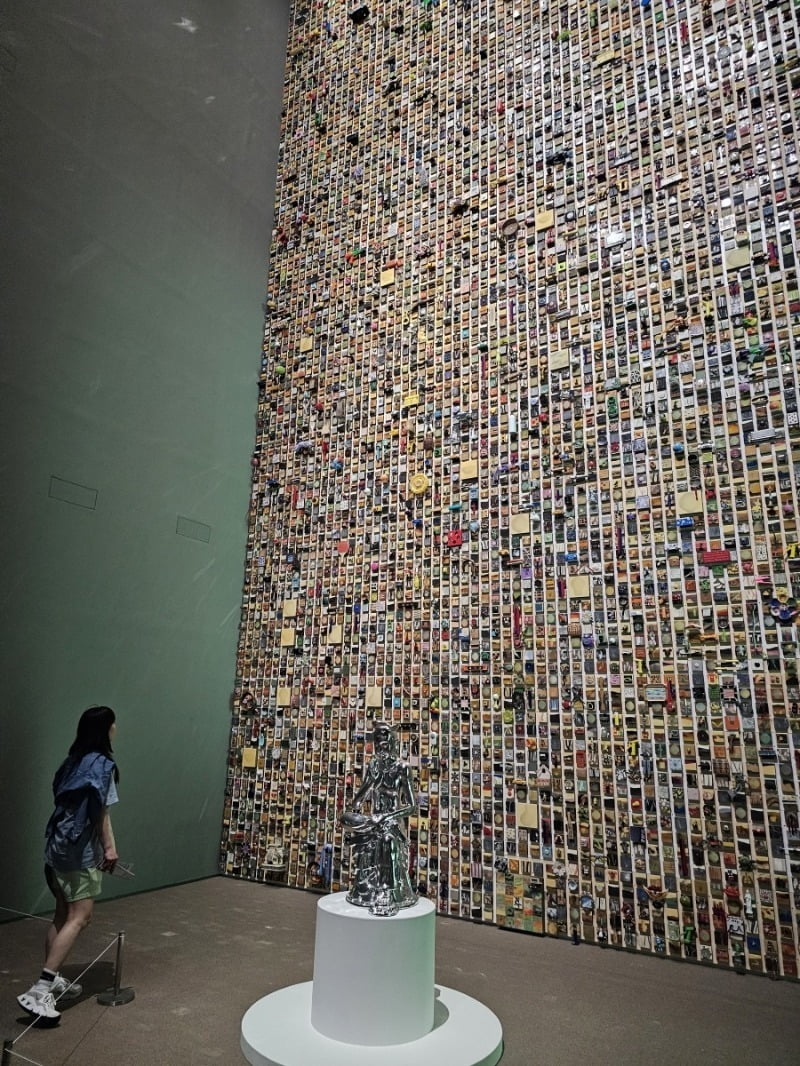 국립현대미술관에 있는 강익중 작품 <삼라만상> 1984-2014. / 사진. ©임지영