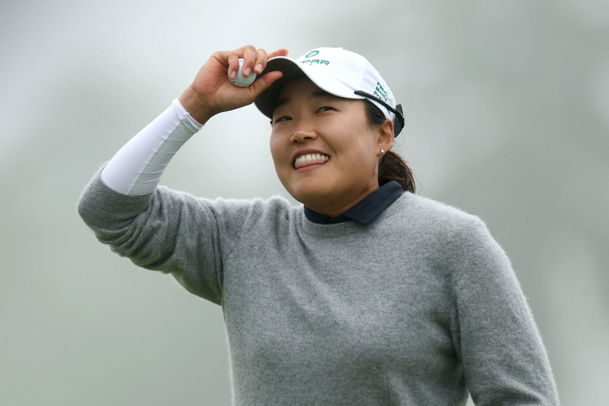 이일희가 지난 8일(현지시간) LPGA투어 숍라이트 클래식 최종라운드 18번홀에서 경기를 마친 뒤 환하게 미소를 짓고 있다. AFP연합뉴스