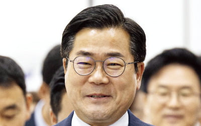 박찬대 vs 정청래…민주, 당권 경쟁 막 올랐다