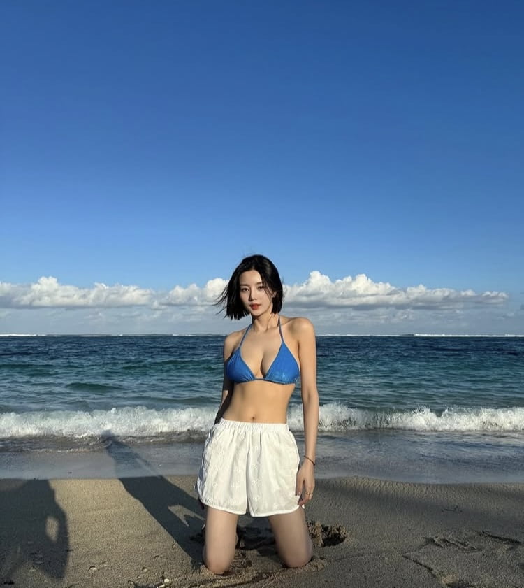 Kwon Eun-bi Stuns in Blue Bikini During Vacation with Kim Min-ju