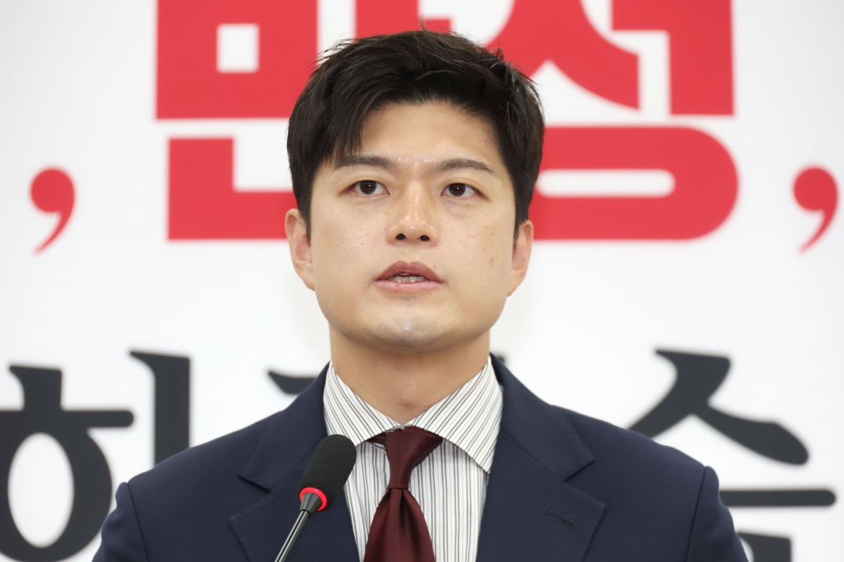 김용태 국민의힘 비상대책위원장이 13일 오전 서울 여의도 국회에서 수원지법 대북송금재판 관련 현안 입장발표 기자회견을 하고 있다. /뉴스1  