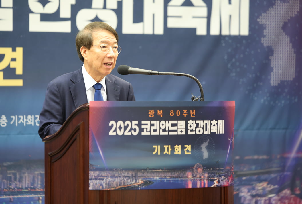 13일 서울 세종대로 한국프레스센터에서 열린 코리안드림 한강대축제에서 환영사를 하는 정운찬 전 국무총리. /사진=코리안드림 한강대축제 사무국 제공