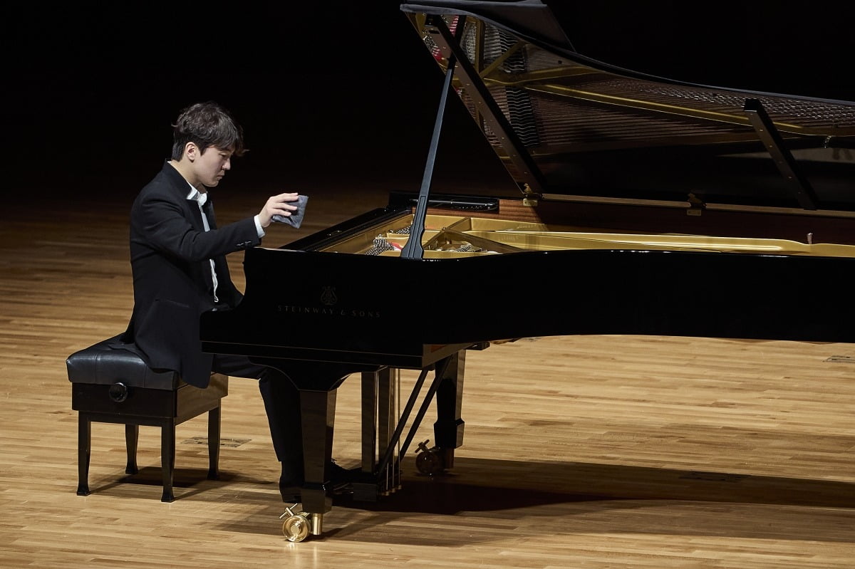 '젊은 거장' 조성진, 우아한 색의 조화로 '라벨의 수채화' 선명히 그려내다