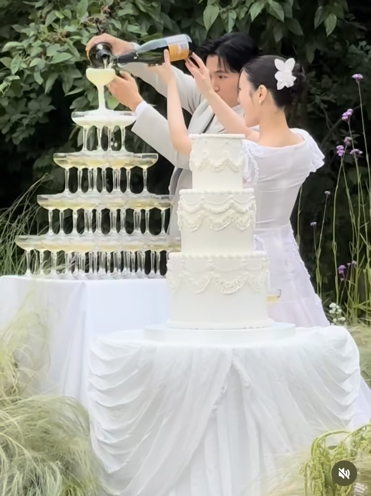 South Korean Soccer Star Jung Woo-young Marries Actress Lee Kwang-gi's Daughter Lee Yeon-ji in Private Ceremony