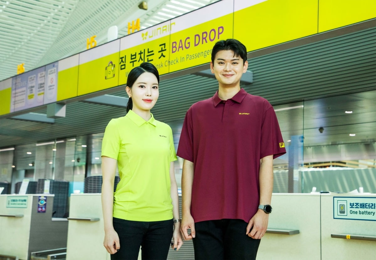 "한여름에도 시원하게"…진에어, 공항 근무 직원에 하계 티셔츠 지급
