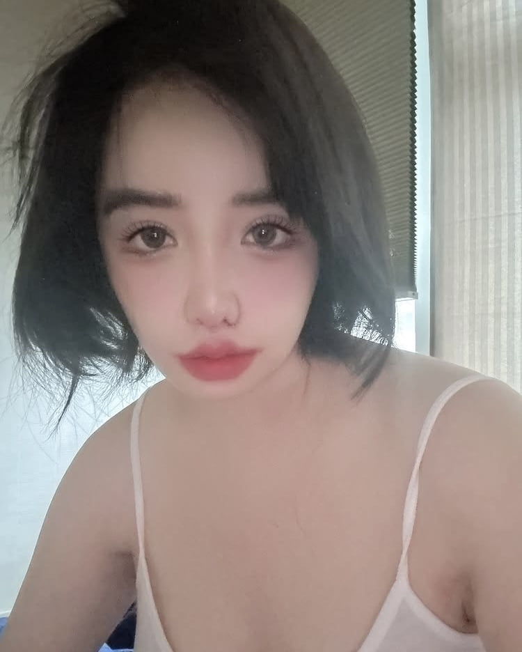 2NE1's Park Bom Shares Her Pajama Fashion on Social Media