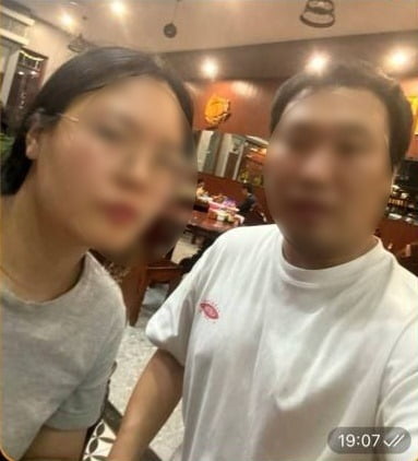 특정경제범죄가중처벌법상 사기 등 혐의를 받는 강모 씨(31)와 그의 아내 안모 씨(28). 이들은 이성에게 접근해 주식·코인 투자를 유도하는 '로맨스 스캠' 수법으로 102명에게서 120억 원을 가로챈 혐의를 받는다. 지난 2월 3일 캄보디아에서 체포됐으나 최근 풀려난 것으로 확인됐다./사진=독자 제공