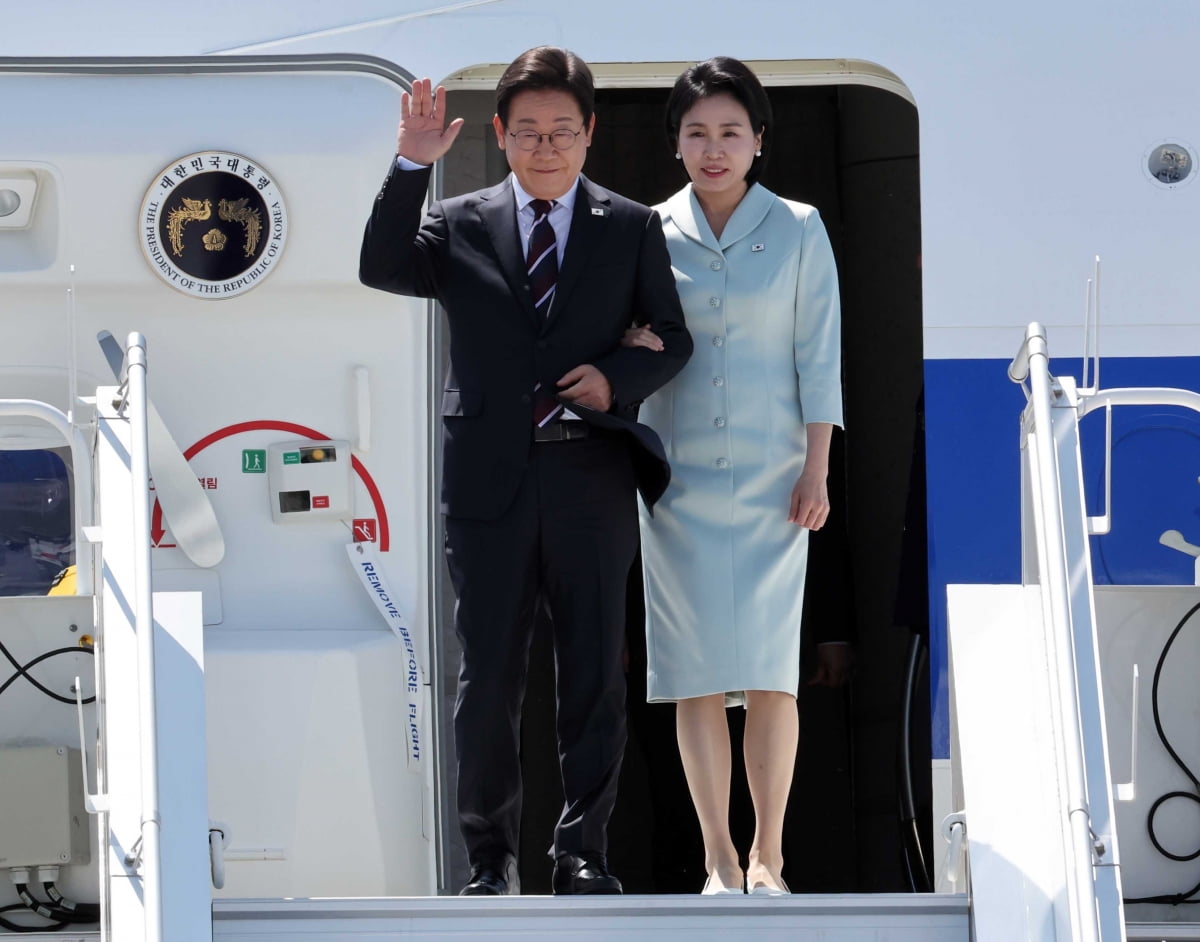 이재명 대통령, 캐나다 도착...G7 정상회의 공식 일정 시작