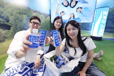 [포토] 동아오츠카, 아일릿 팝업스토어에 포카리스웨트 존 운영