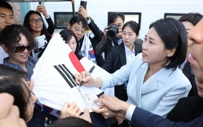 캐나다 교민 만난 김혜경 여사 "신명나게 활동할 수 있도록 살피겠다"
