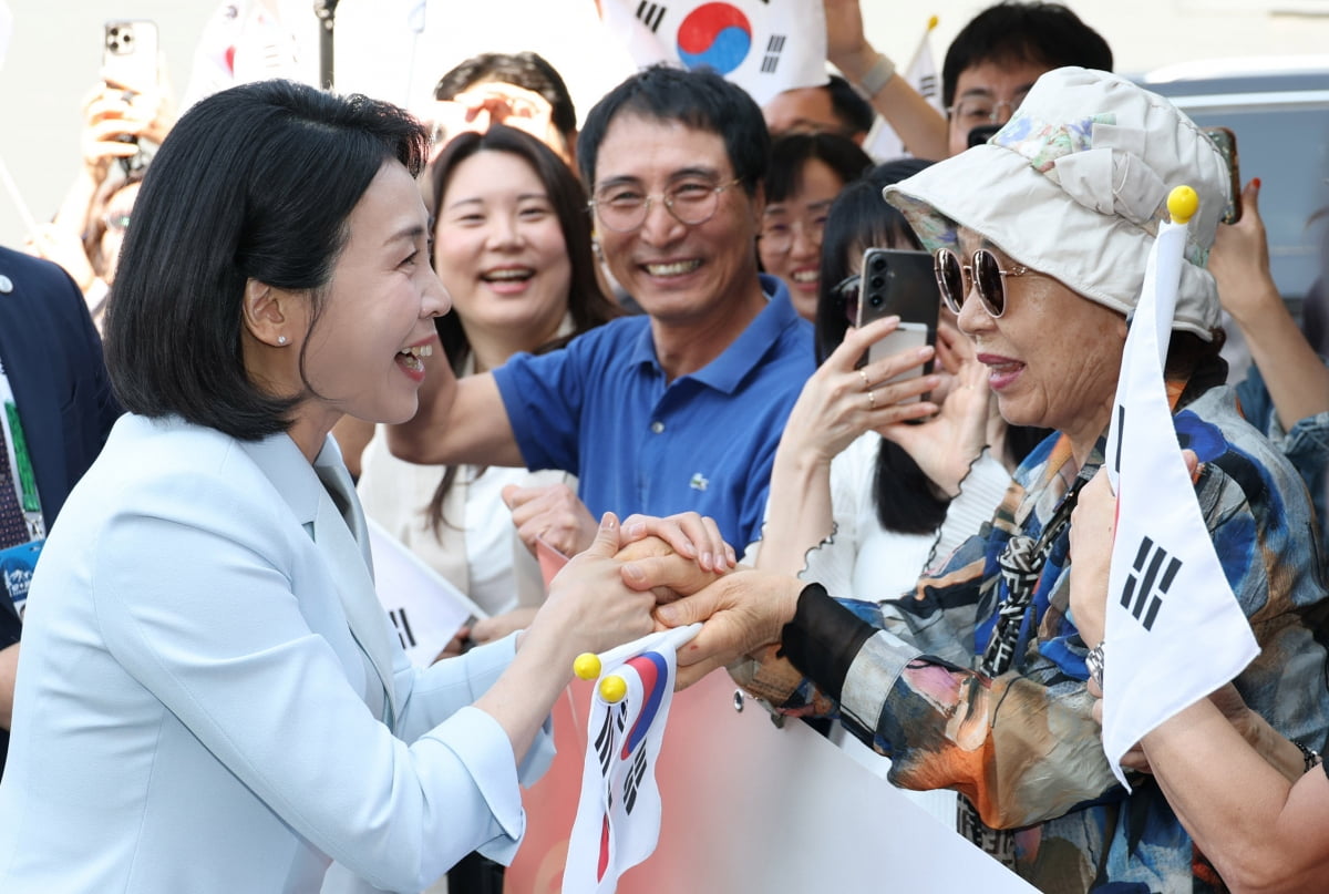 김혜경 여사, 캐나다 동포 간담회...첫 단독일정 [중림동사진관]