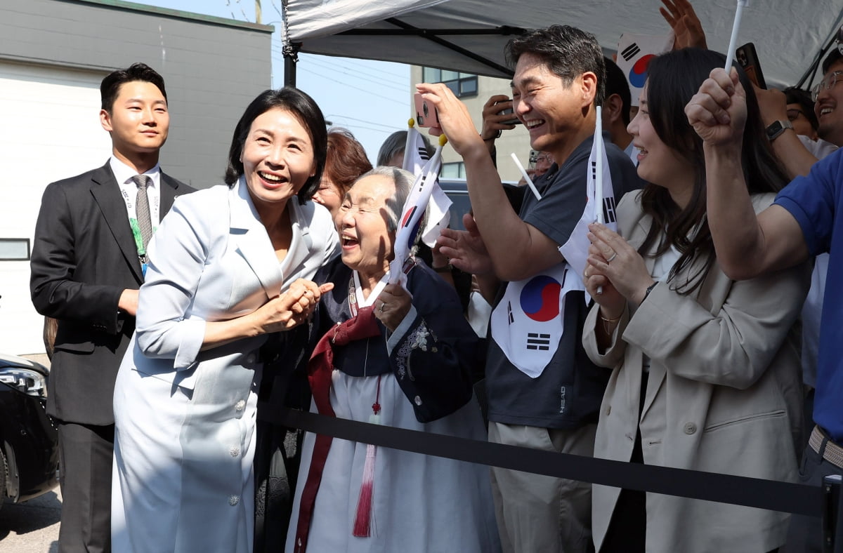 김혜경 여사, 캐나다 동포 간담회...첫 단독일정 [중림동사진관]