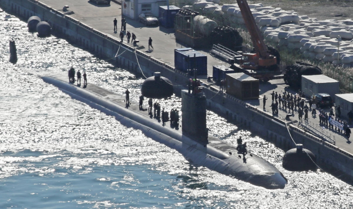 지난해 11월 부산항에 입항한 미국 해군 로스앤젤레스급 핵추진 잠수함 '컬럼비아함'(USS Columbia, SSN-771)  / 사진=뉴스1