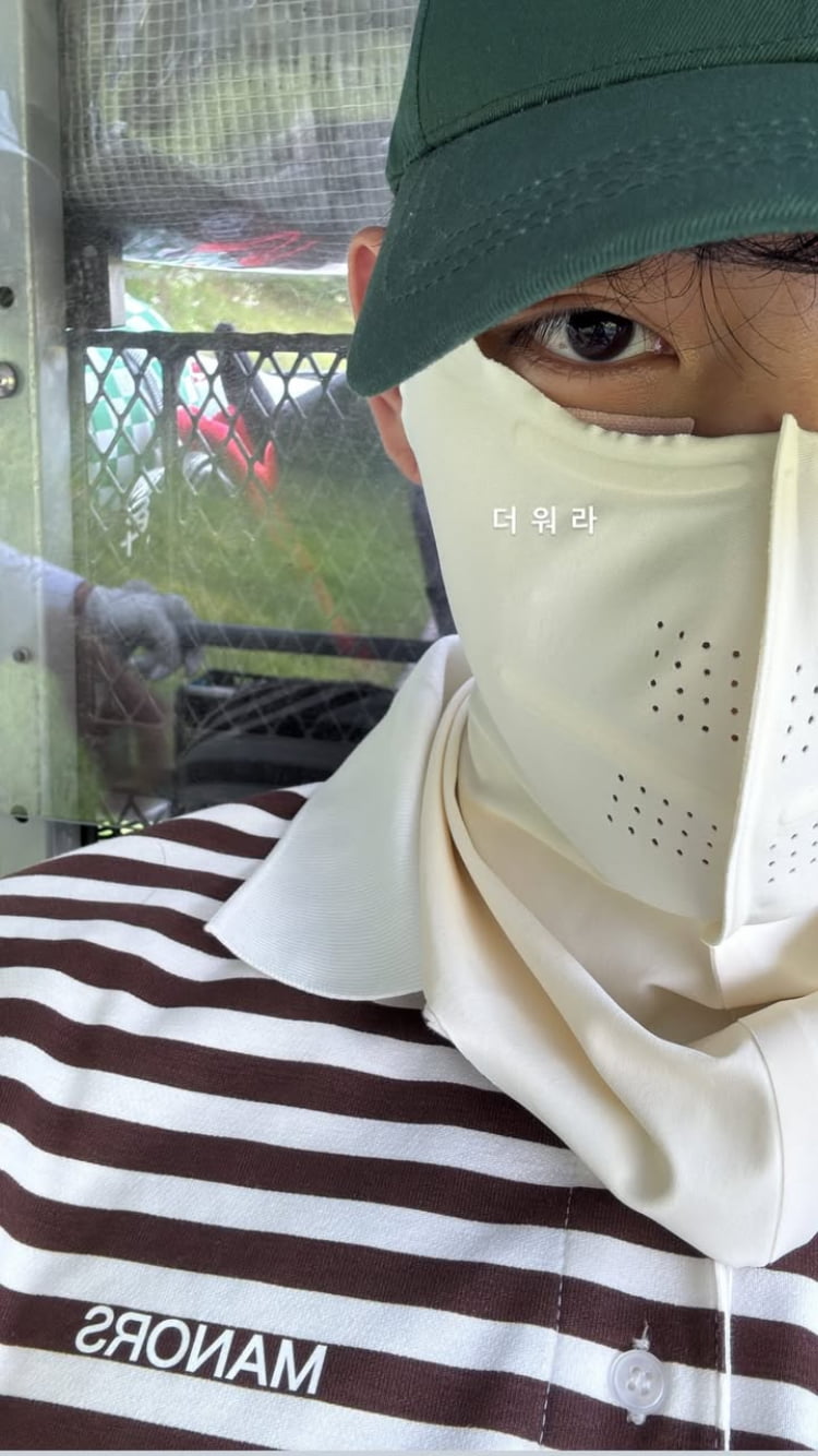 BTSのブイ、猛暑の中ゴルフ場でリフレッシュ