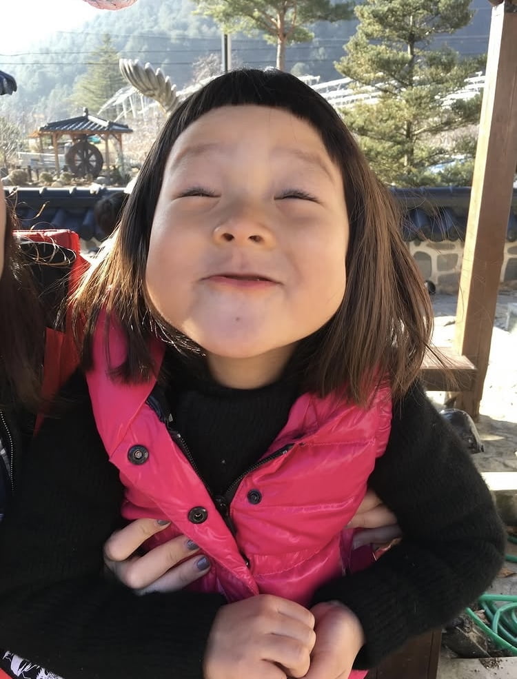 Choo Sung-hoon Shares Adorable Photos of Daughter Choo Sarang