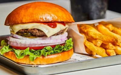가성비 강조한 고든램지 버거 '구내식당'서 맛본다